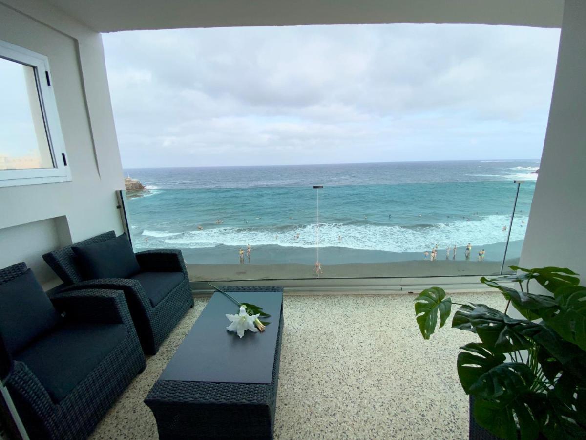 Hermoso Edificio Frente Al Mar Con Gran Terraza Y Hermosas Vistas